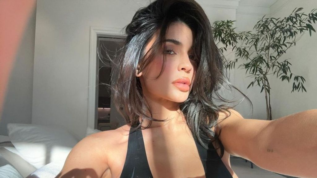 Kylie Jenner Elle cover shoot