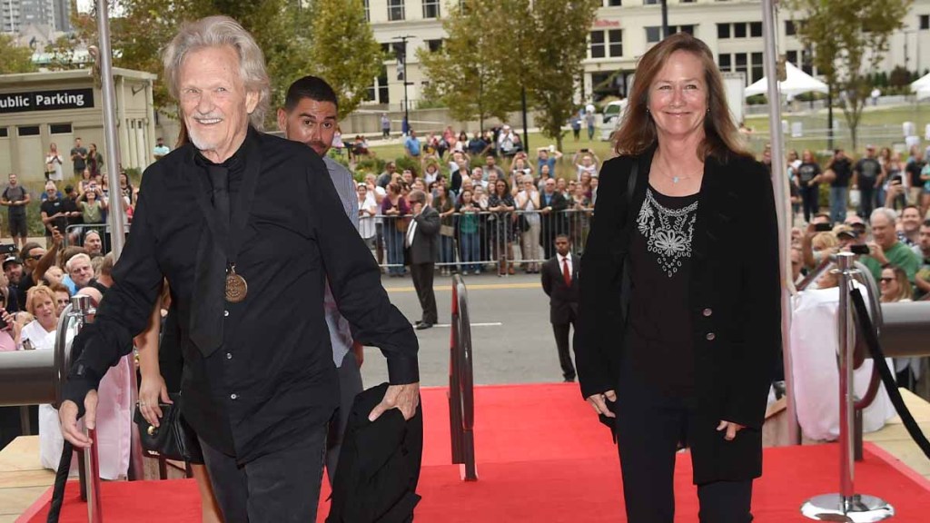 kris kristofferson wife