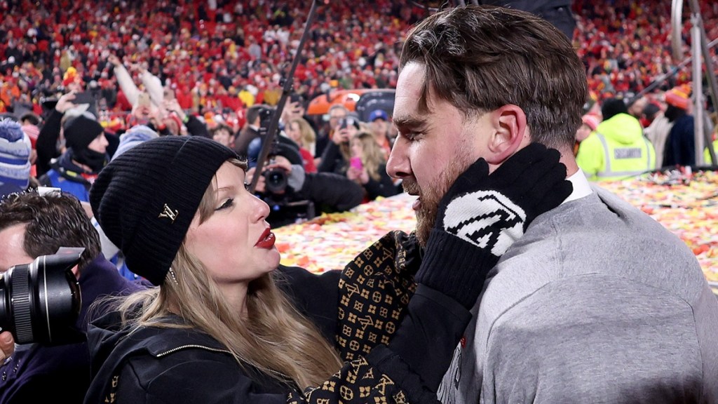Travis Kelce & Taylor Swift Share a Kiss After Chiefs Win