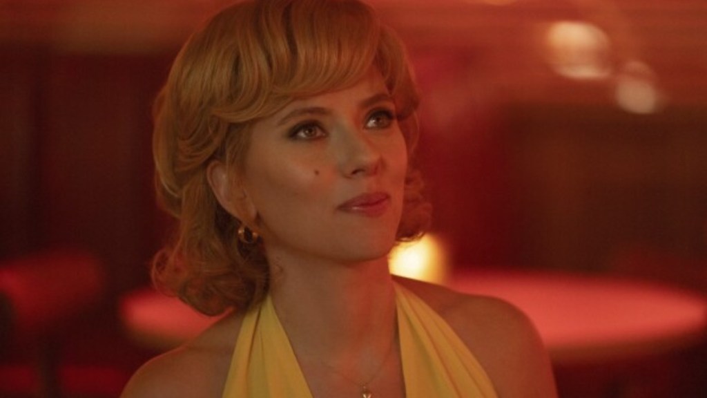 Scarlett Johansson Reveals Why She Doesn't Take Photos With Fans