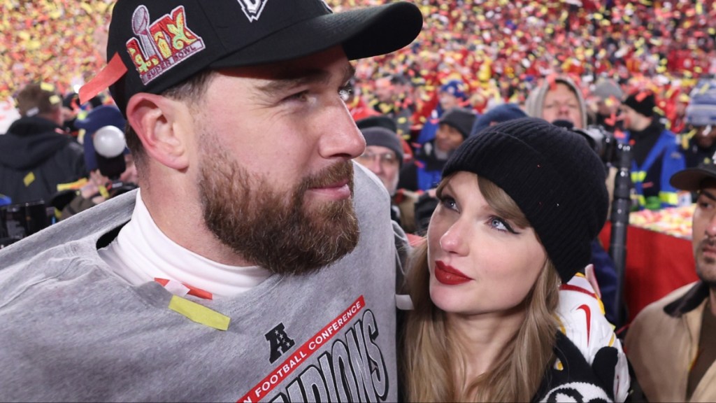 Taylor Swift date Travis Kelce