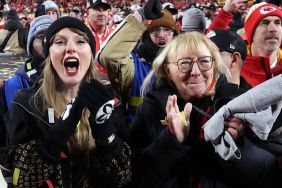 Travis Kelce mom Taylor Swift