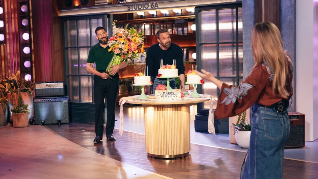 Kelly Clarkson Mocks Ben Affleck for His Line Dance