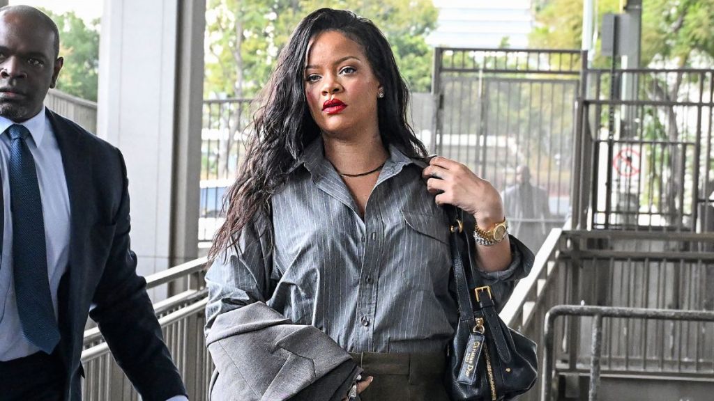 Rihanna pregnancy rumors