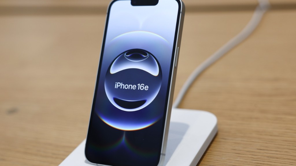 'iPhone 16 Battery Drain' Trends Amid Phone Issues