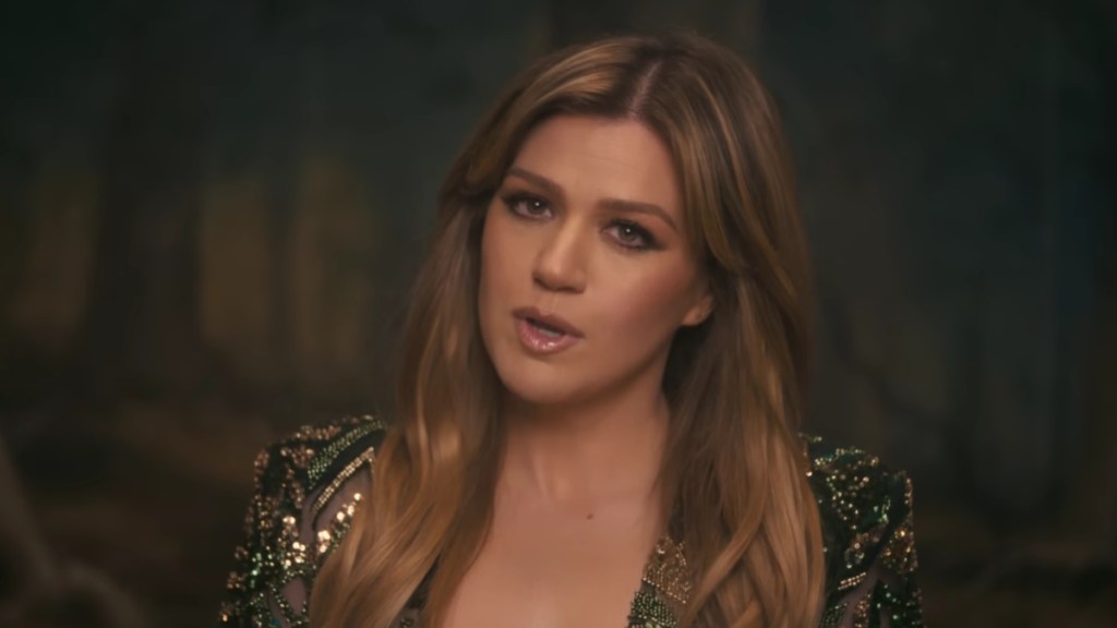 Kelly Clarkson's Dating History Explained