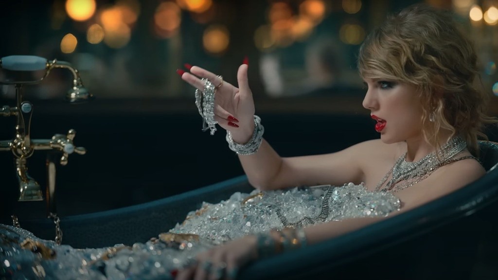 'Taylor Swift AMAs Outfit 2025' Trend Amid Singer's Absence