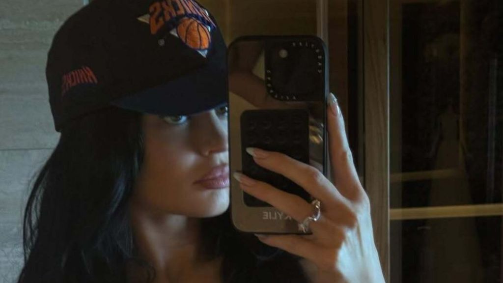 Kylie Jenner bikini photos