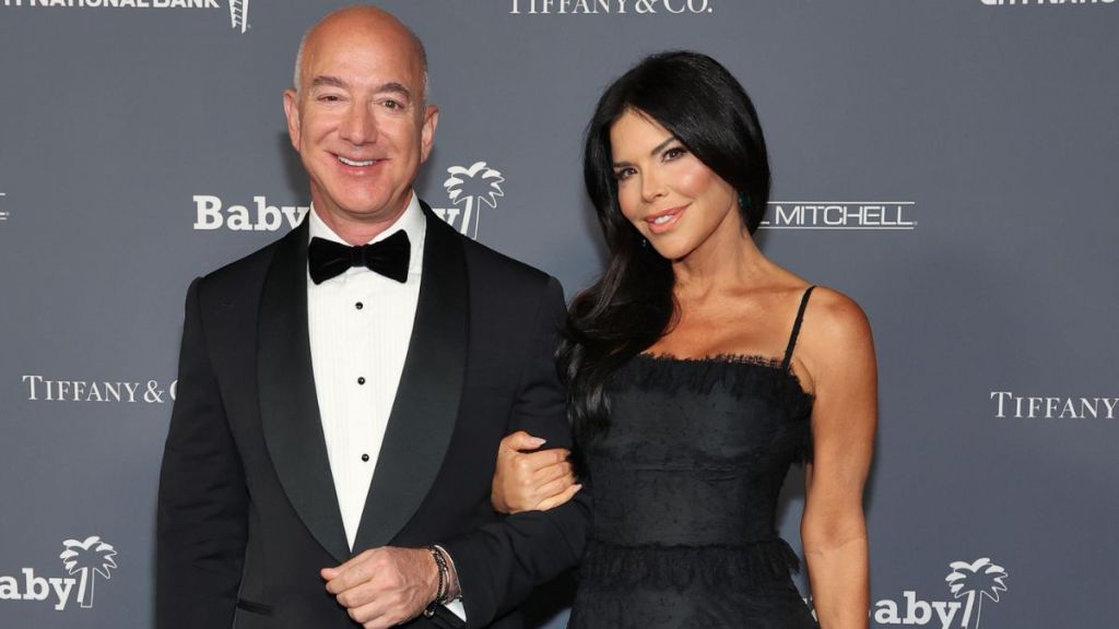 Jeff Bezos & Lauren Sanchez Keeping Venue Details a Secret to Their Guests, Claims ‘Source'