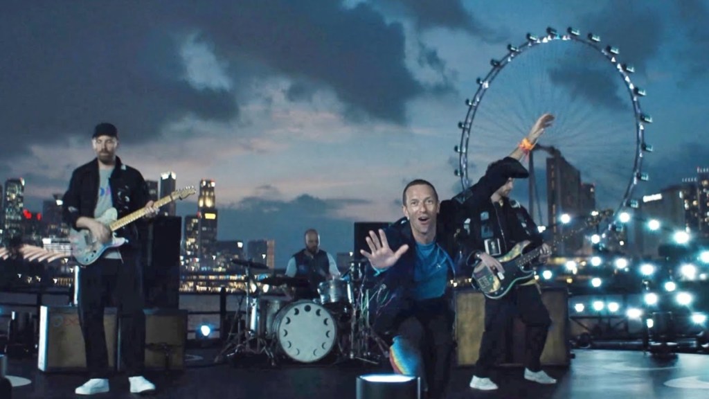 New Coldplay Kiss Cam Focuses on a Super-Famous Couple