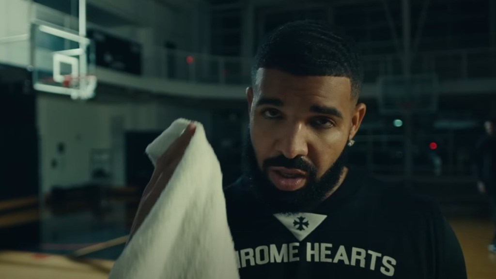 Drake Fans Call Him Out for His Abs Picture