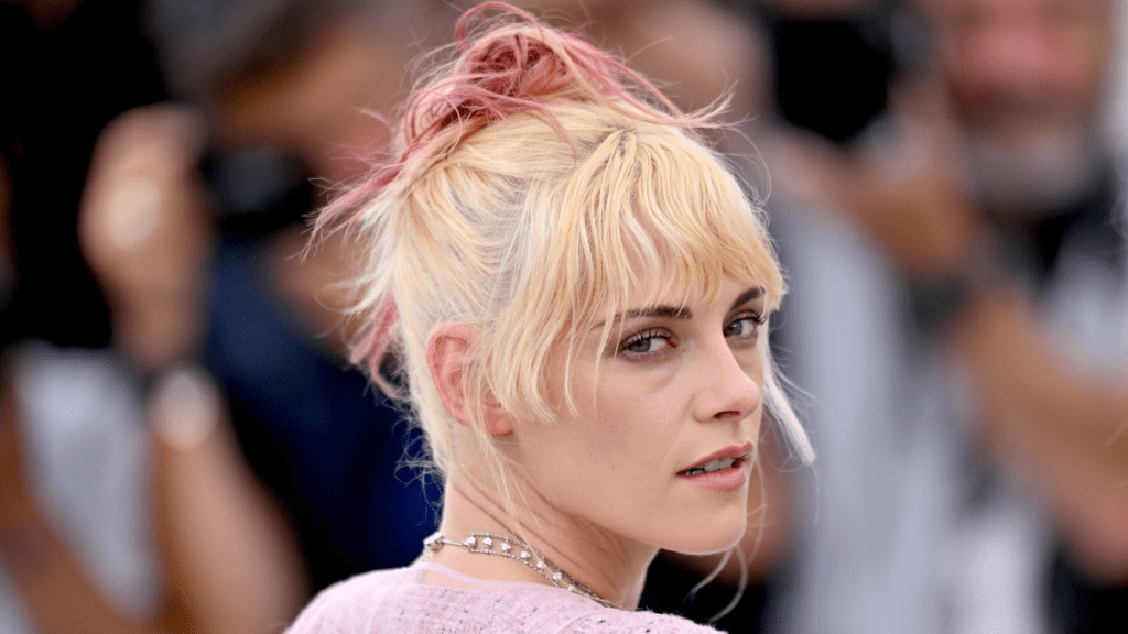 Kristen Stewart Debuts New Hair Color While Walking Her Dog