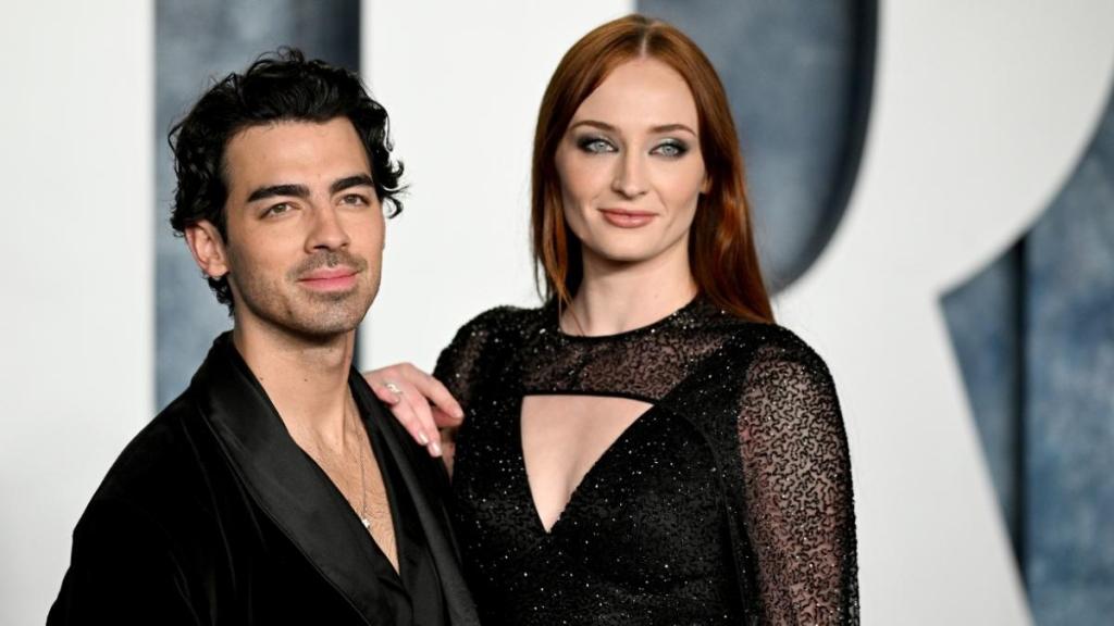 Joe Jonas & Sophie Turner Hit 'Surprisingly Peaceful Groove,' 'Source' Claims
