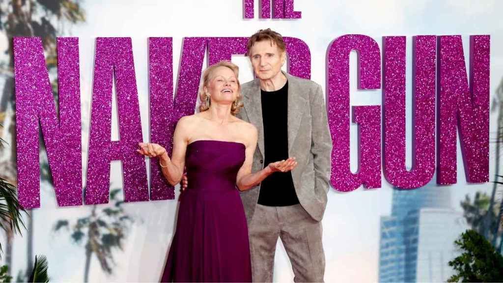 Liam Neeson & Pamela Anderson's New Photos Defy Dating Rumors, Suggests 'Expert'