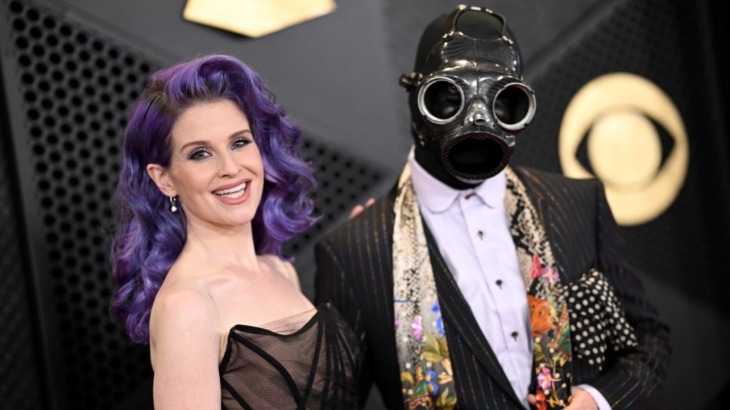Kelly Osbourne & Sid Wilson Gets Engaged During Ozzy Osbourne's Concert