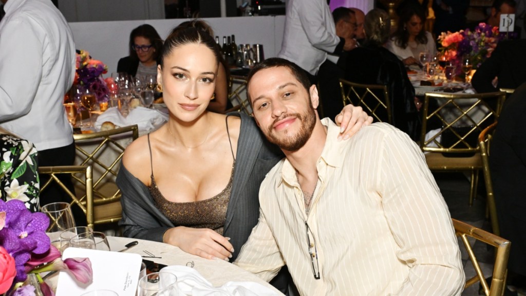 Pete Davidson Expecting First Child With Girlfriend Elsie Hewitt
