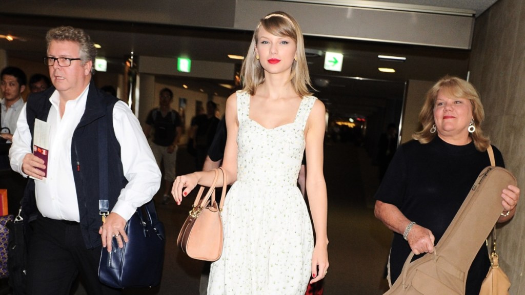 Why Is 'Are Taylor Swift's Parents Divorced?' Trending?