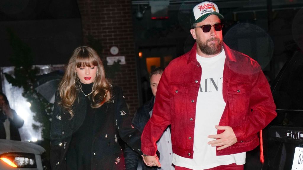 Taylor Swift’s Ring in Travis Kelce’s Lock Screen Photo Isn’t What It Seems, ‘Source’ Claims