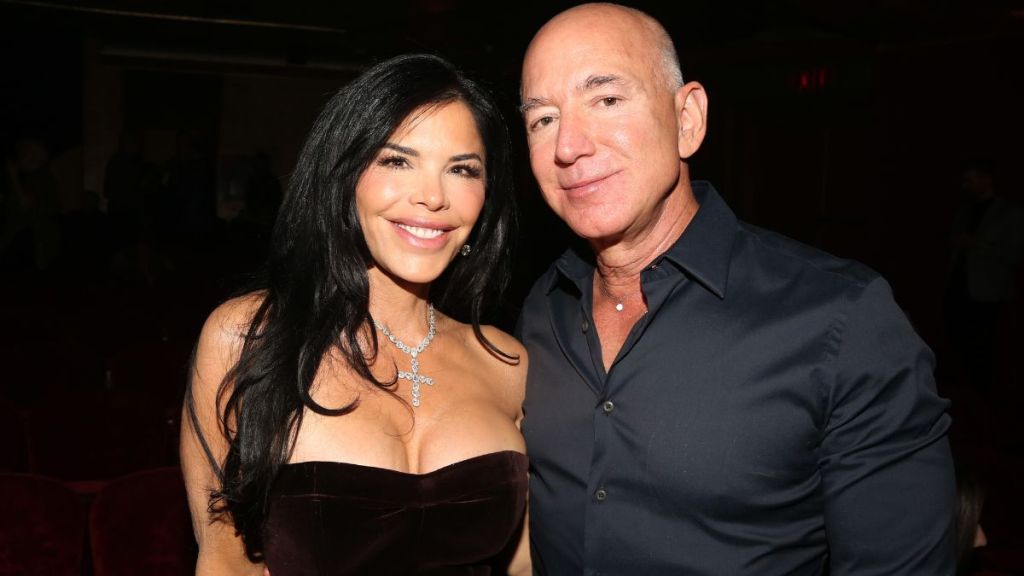 Lauren Sanchez Called Jennifer Lopez & Ben Affleck's House an 'Old Music Video Set,' Says 'Source'