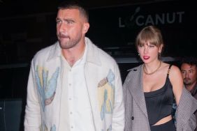 Travis Kelce & Taylor Swift Lockscreens Show They Are No Longer Hiding Their Love