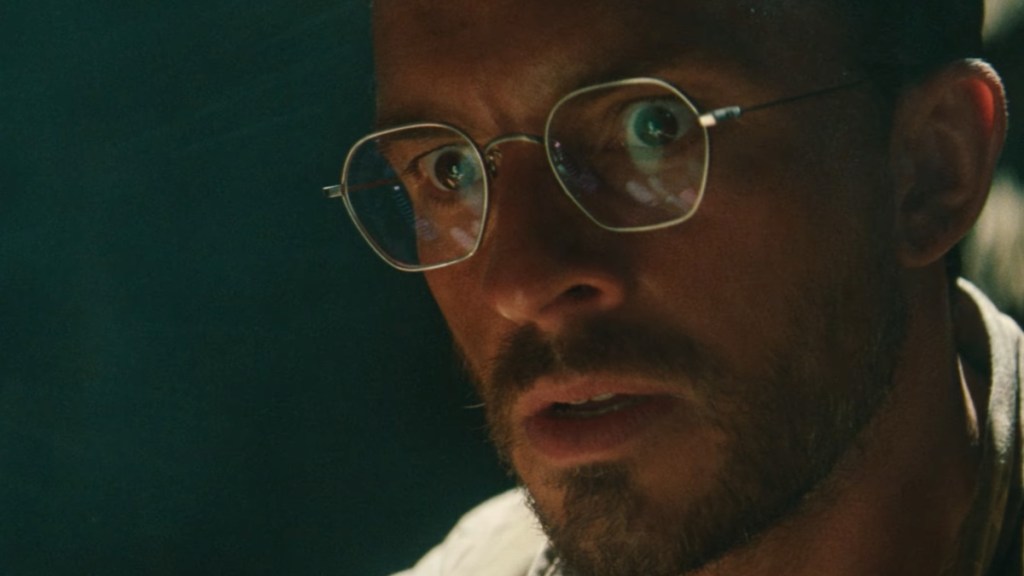 jurassic world rebirth jonathan bailey slutty little glasses