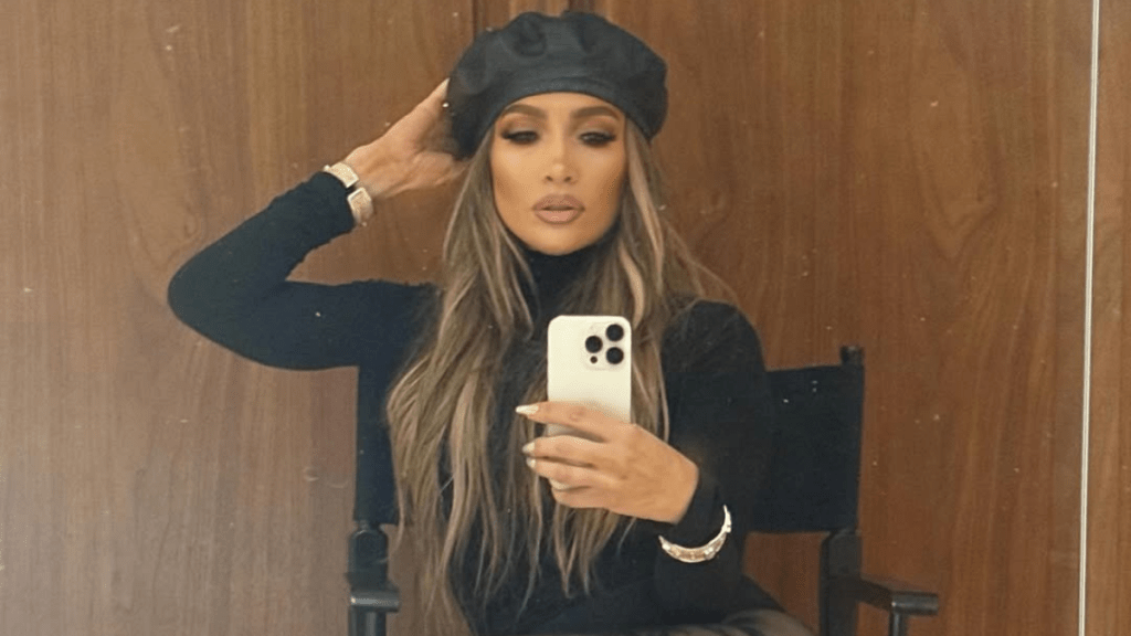 Jennifer Lopez Does More With Less in Pantless Look