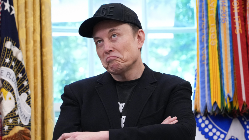 Elon Musk Reacts to Travis Kelce & Taylor Swift Engagement