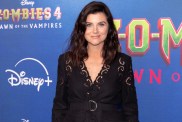 Tiffani Thiessen Goes Topless for Her 'Naked' Carrot Cake Recipe