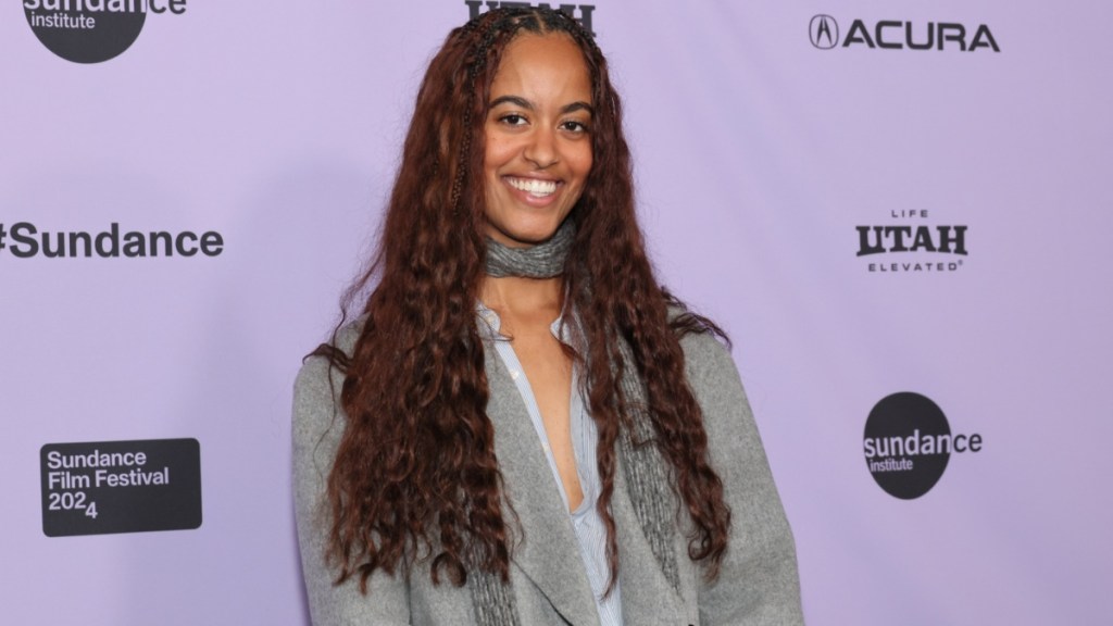 Barack Obama's Daughter Malia Flaunts Her Abs in LA
