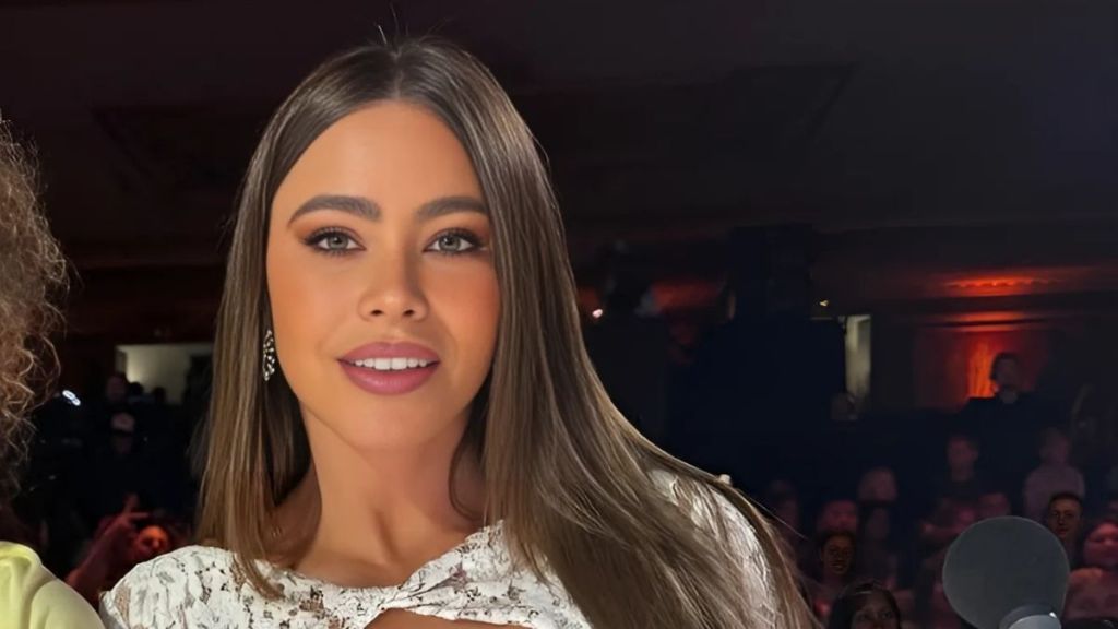 Photo: Sofia Vergara's 'Wardrobe Malfunction' Is Actually an Optical Illusion