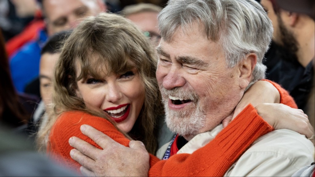 Travis Kelce dad Taylor Swift