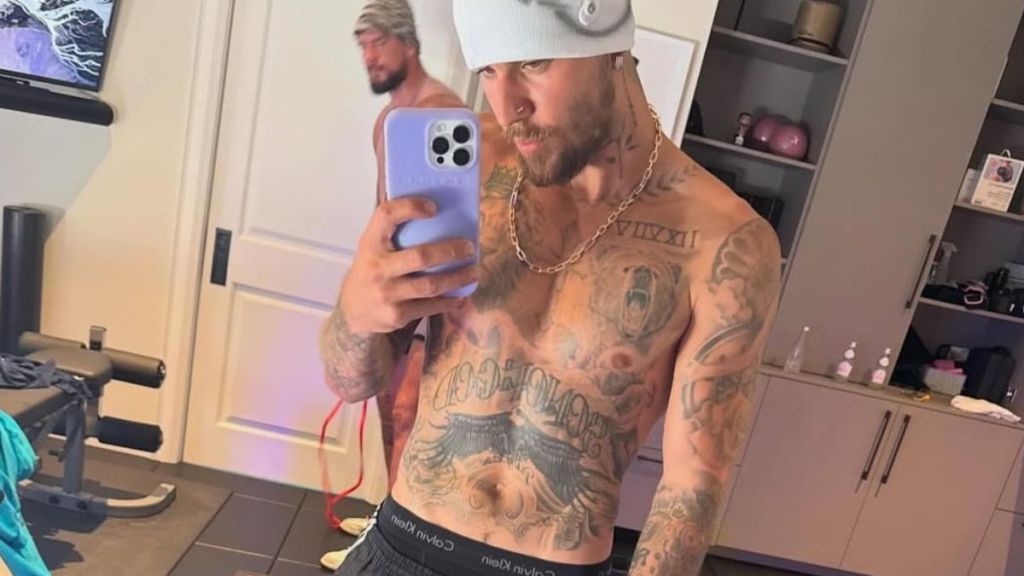 Justin Bieber Goes Shirtless in New Photo, but Hailey Bieber Couldn't Care Less