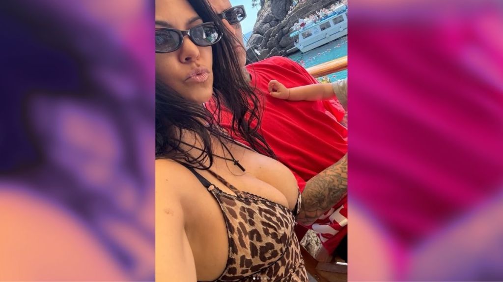 kourtney kardashian bikini italy photos