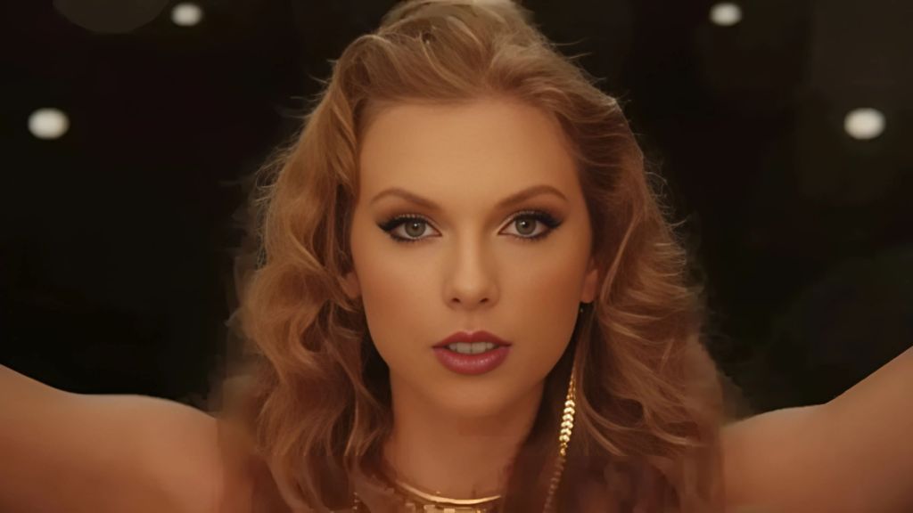 Taylor Swift Flaunts Her Legs in Mini-Skirt for Post-Engagement Outing
