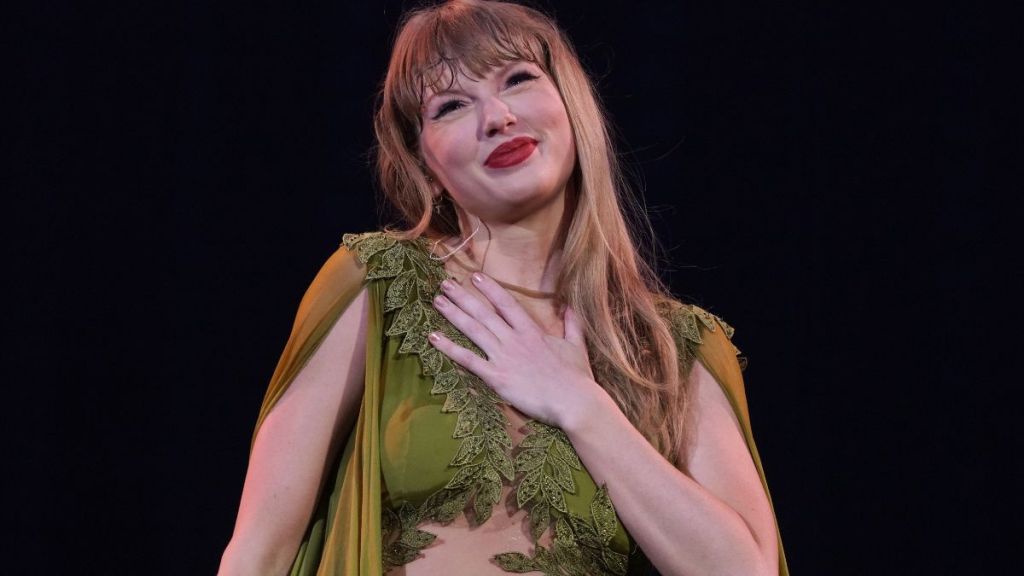 Taylor Swift Did This When Her Celebrity Friend Lost Her Pet Snake in Her House