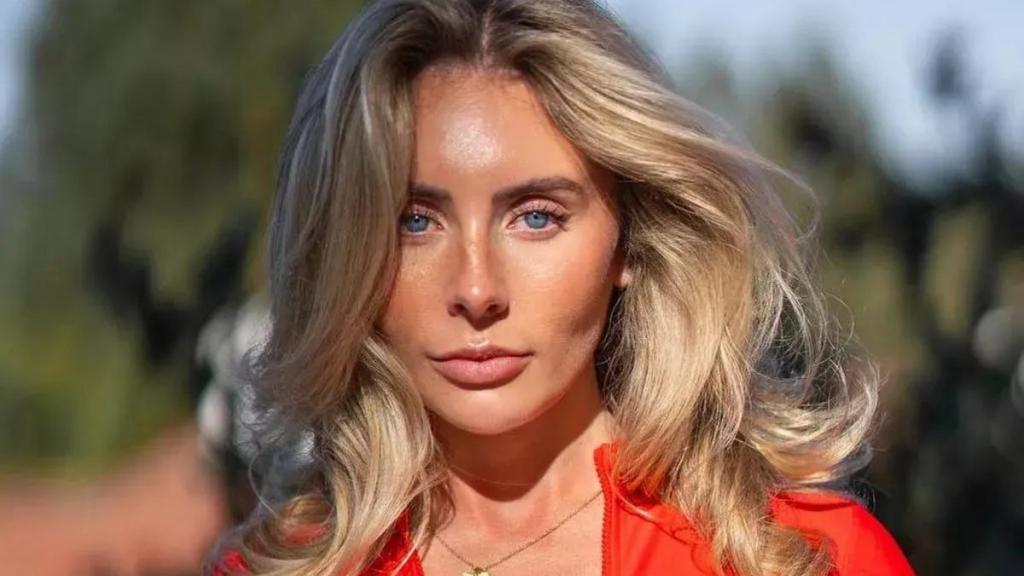 Ibiza Final Boss Meets Pornstar Bonnie Blue in Awkward Video 
