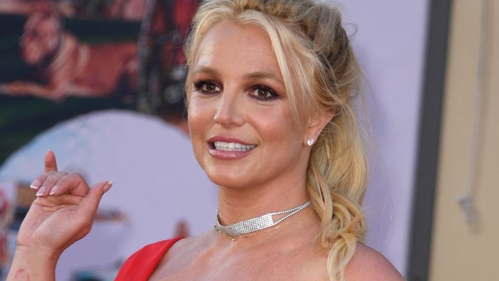 Britney Spears Deletes & Re-Posts Nude Photo on Instagram