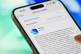 iPhones Users Asking How To Make Clock Bigger on iOS 26 Must Do This