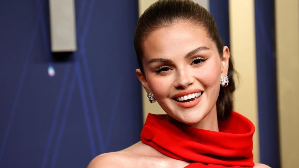 Photos: Selena Gomez Is a Glowing Bride-to-Be in Louis Vuitton at Emmys 2025