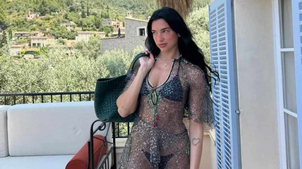Video: Dua Lipa Brings Out Her Sexy Moves in a Bodysuit With Unlimited Sheer