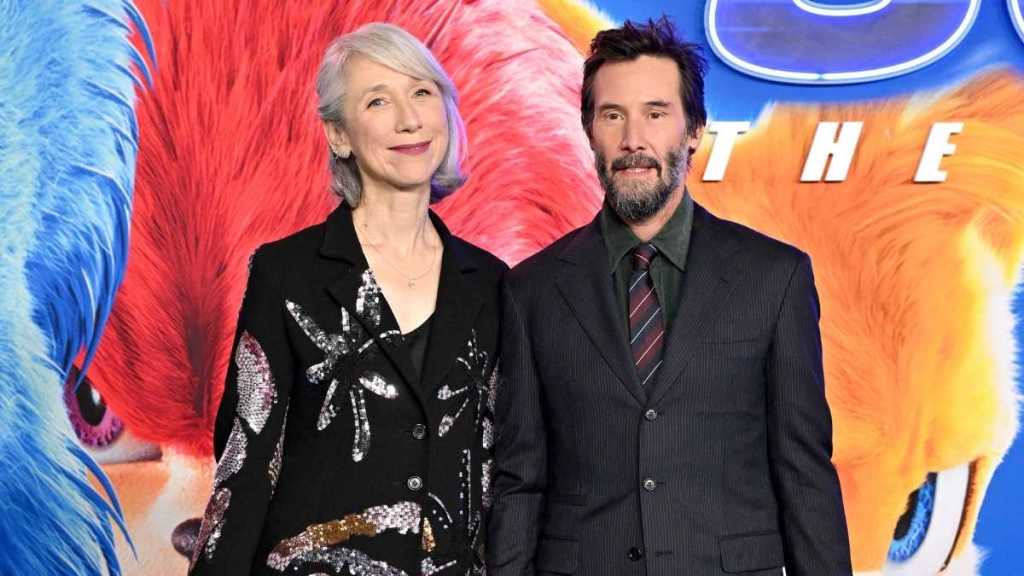 Keanu Reeves & His Girlfriend Secretly Upgraded Their Relationship, Says Source