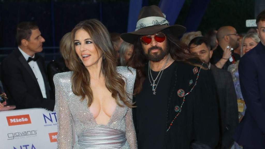 Elizabeth Hurley & Billy Ray Cyrus Bring Pose With Her Son in Awards Night Photos