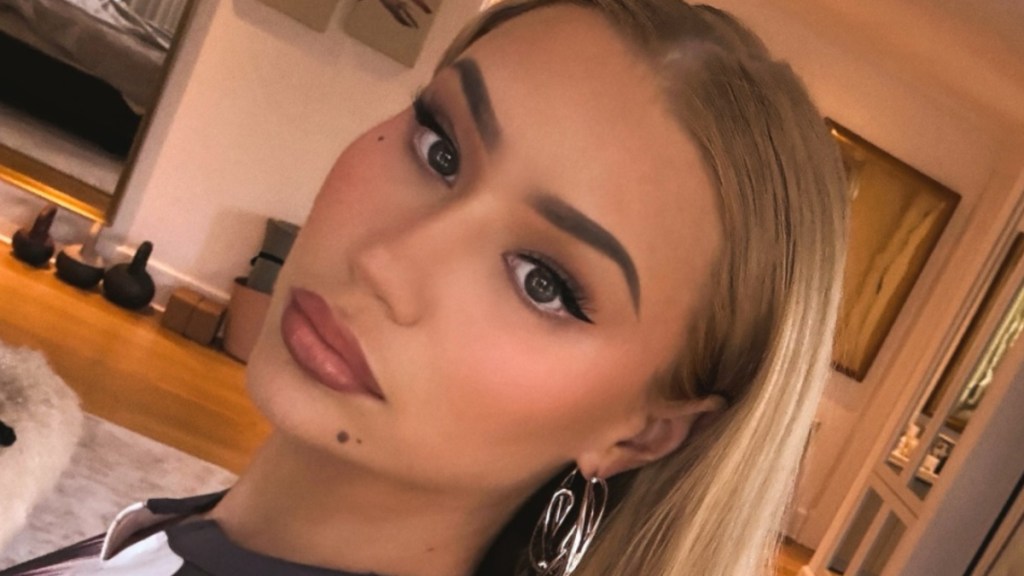 Iggy Azalea outfit vacation