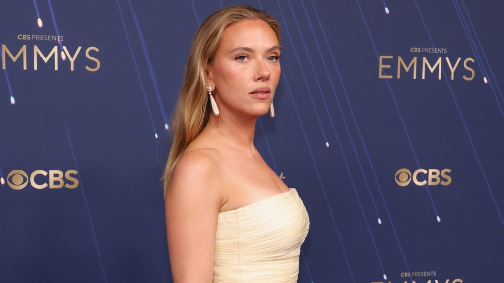 Scarlett Johansson's Strapless Butter-Yellow Emmys Gown Will Make You Look Twice