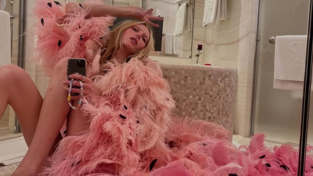 Photos: Alex Consani's 'Wild' Jacket Is the Only Thing She Wore to Gucci Show
