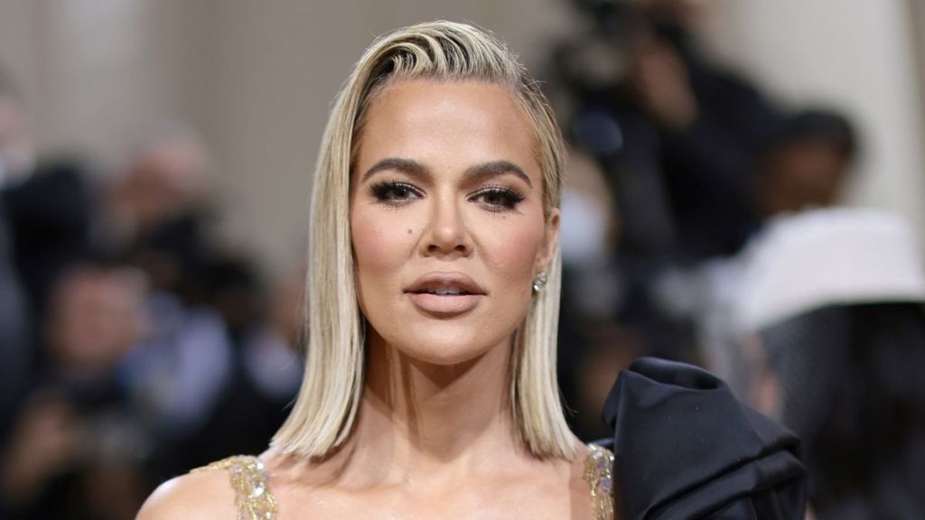 Khloe Kardashian's Abs in Bra Top & Pants Has Fans Saying: 'Perfection'