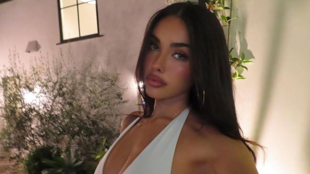 Madison Beer’s Photos From Tate McRae’s Concert Has Fans Calling Her an ‘Icon'