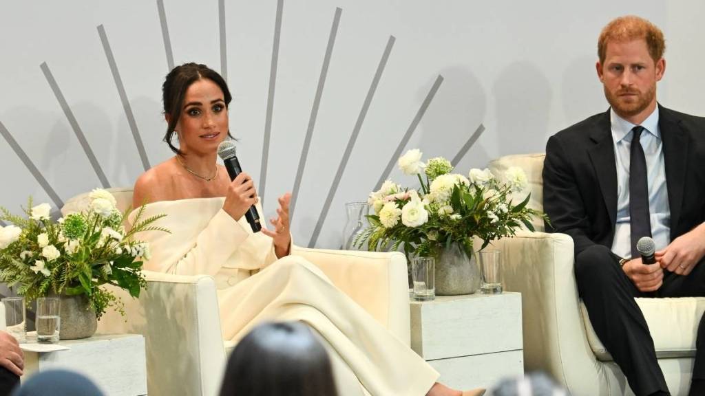 Prince Harry Feels He Can't Make Meghan Markle Happy While Pursuing Royal Reconciliation, Says Source