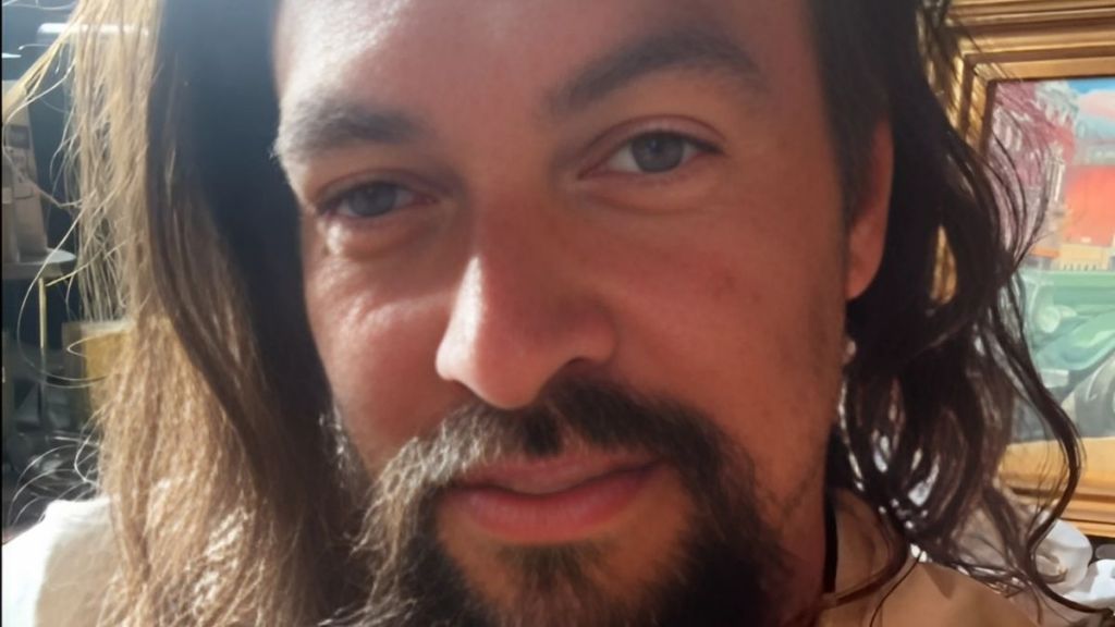 Jason Momoa Matches His Pink Suit With Toenail at Venice Film Festival
