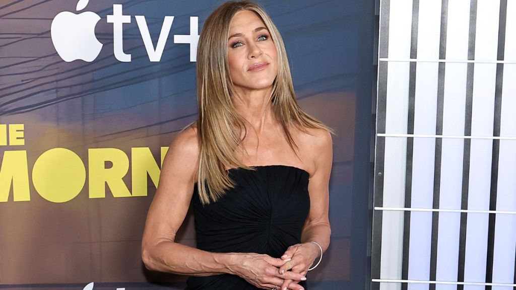 Jennifer Aniston Ready for World To Know About Jim Curtis Romance, Source Claims